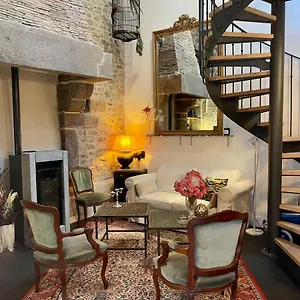  Hébergement de vacances Petit D'arriere-cour Au Pied Du Chateau
